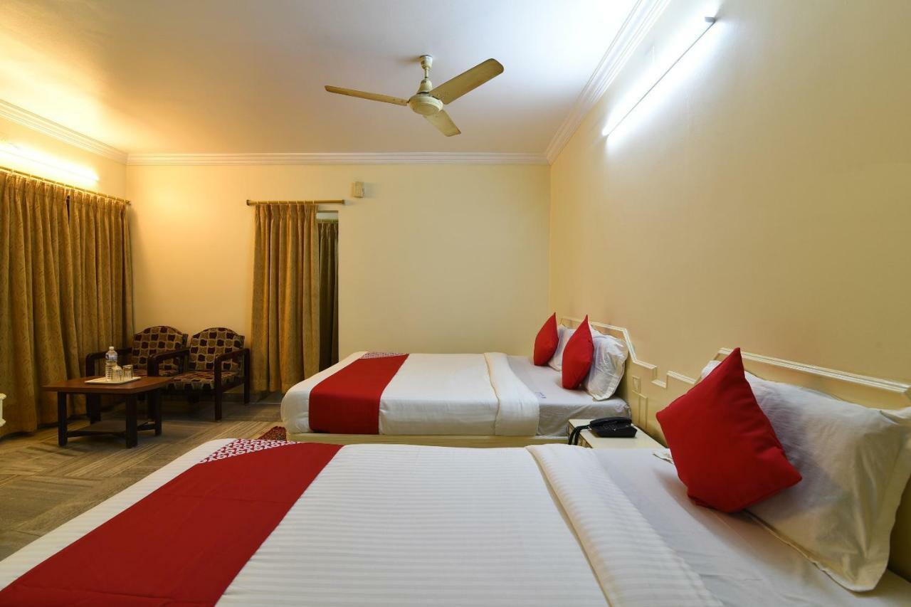 Oyo 29799 Hotel Abhiram Nellore Exterior photo