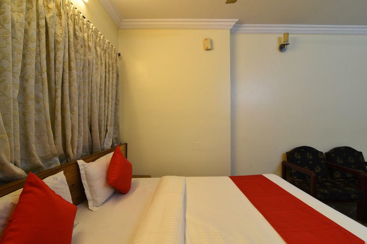 Oyo 29799 Hotel Abhiram Nellore Exterior photo