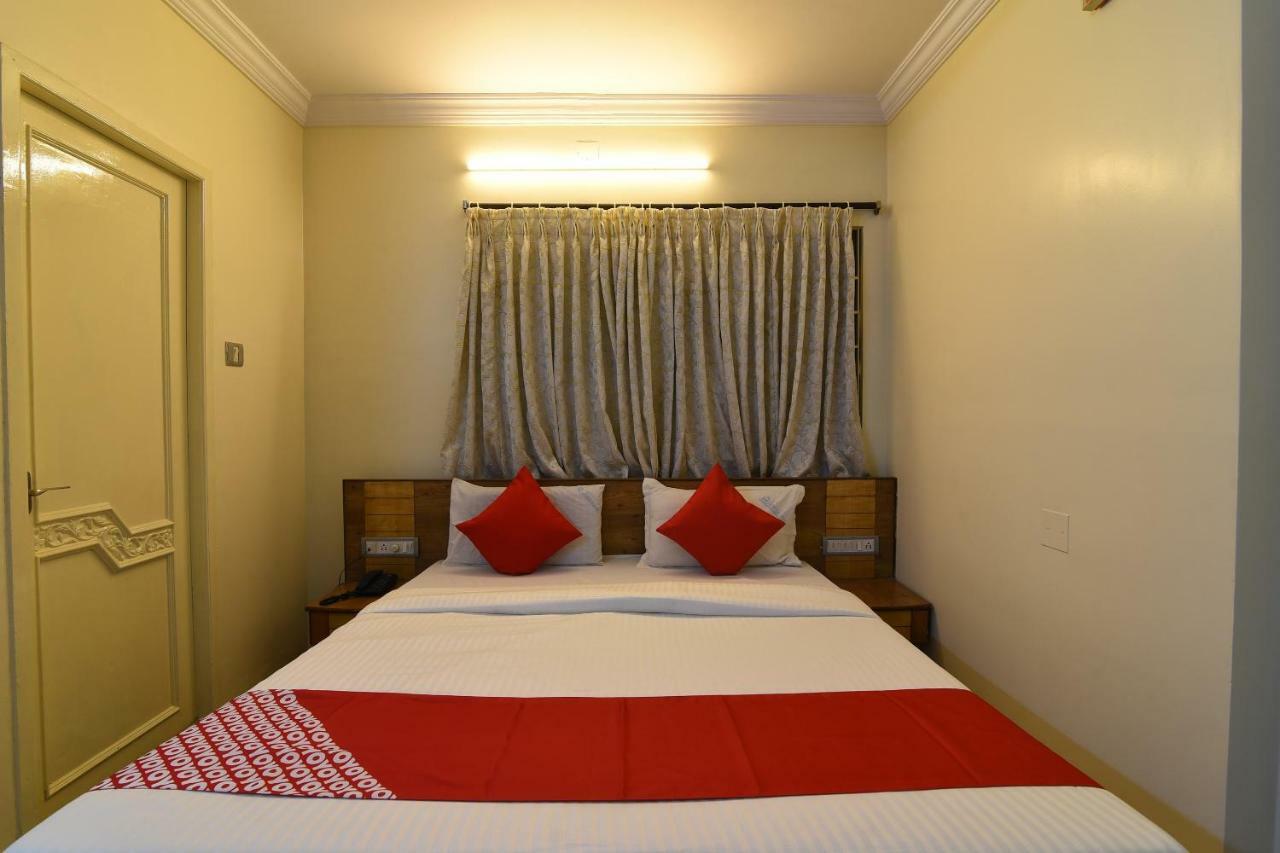 Oyo 29799 Hotel Abhiram Nellore Exterior photo