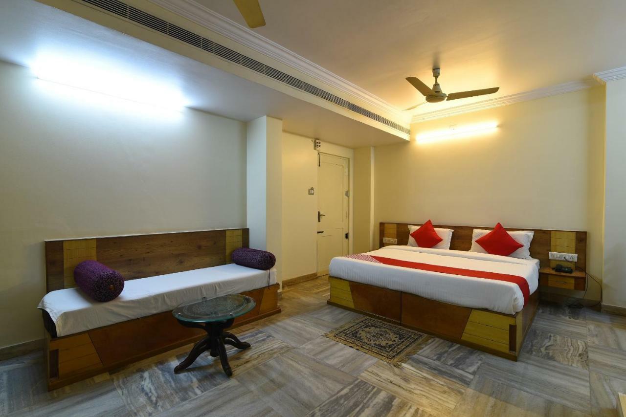Oyo 29799 Hotel Abhiram Nellore Exterior photo