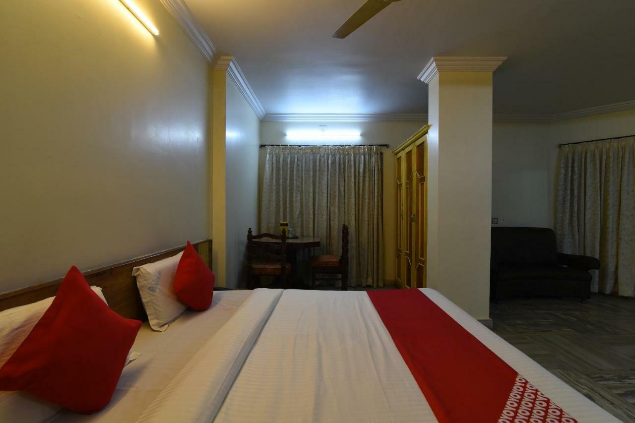 Oyo 29799 Hotel Abhiram Nellore Exterior photo