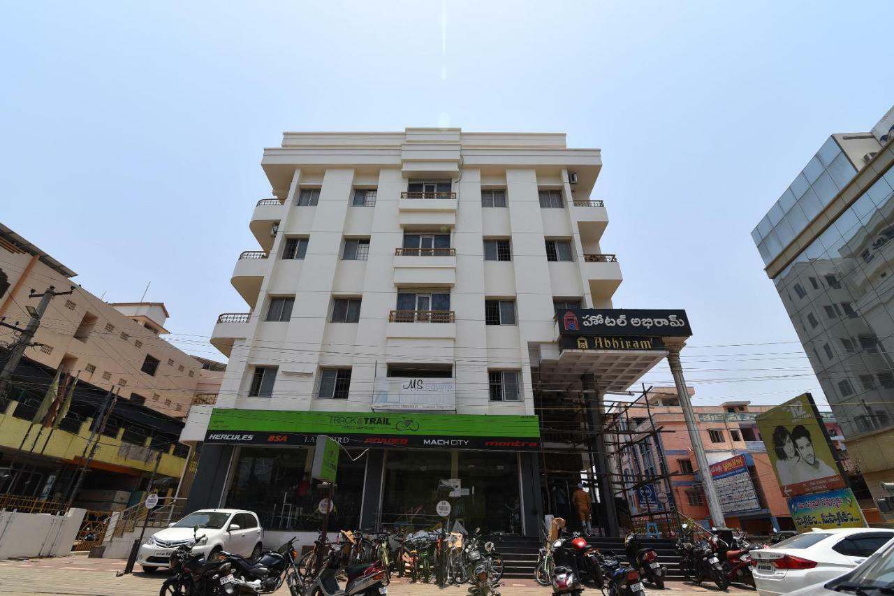 Oyo 29799 Hotel Abhiram Nellore Exterior photo