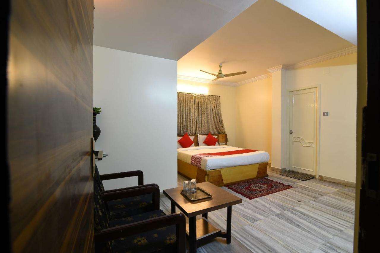 Oyo 29799 Hotel Abhiram Nellore Exterior photo