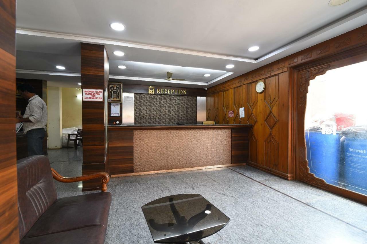 Oyo 29799 Hotel Abhiram Nellore Exterior photo