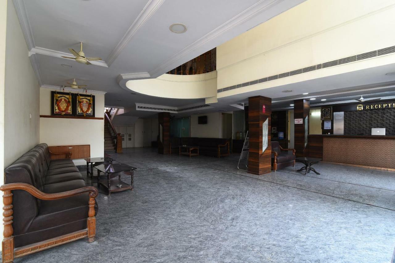 Oyo 29799 Hotel Abhiram Nellore Exterior photo