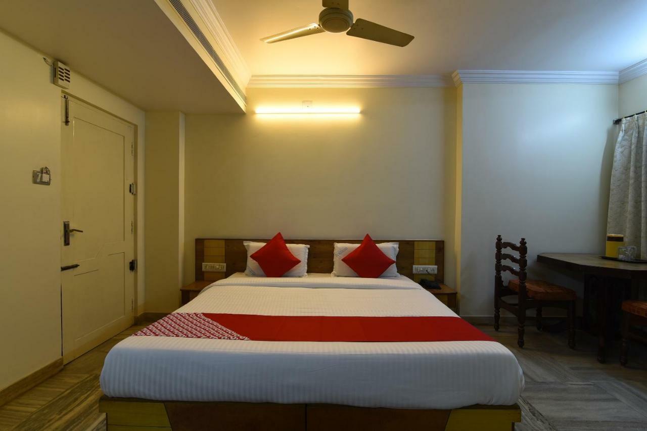 Oyo 29799 Hotel Abhiram Nellore Exterior photo