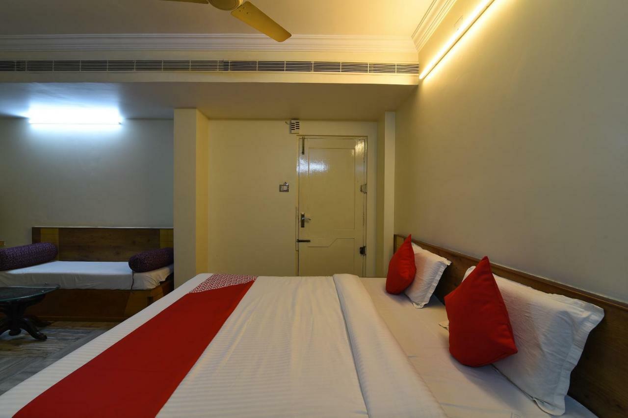 Oyo 29799 Hotel Abhiram Nellore Exterior photo