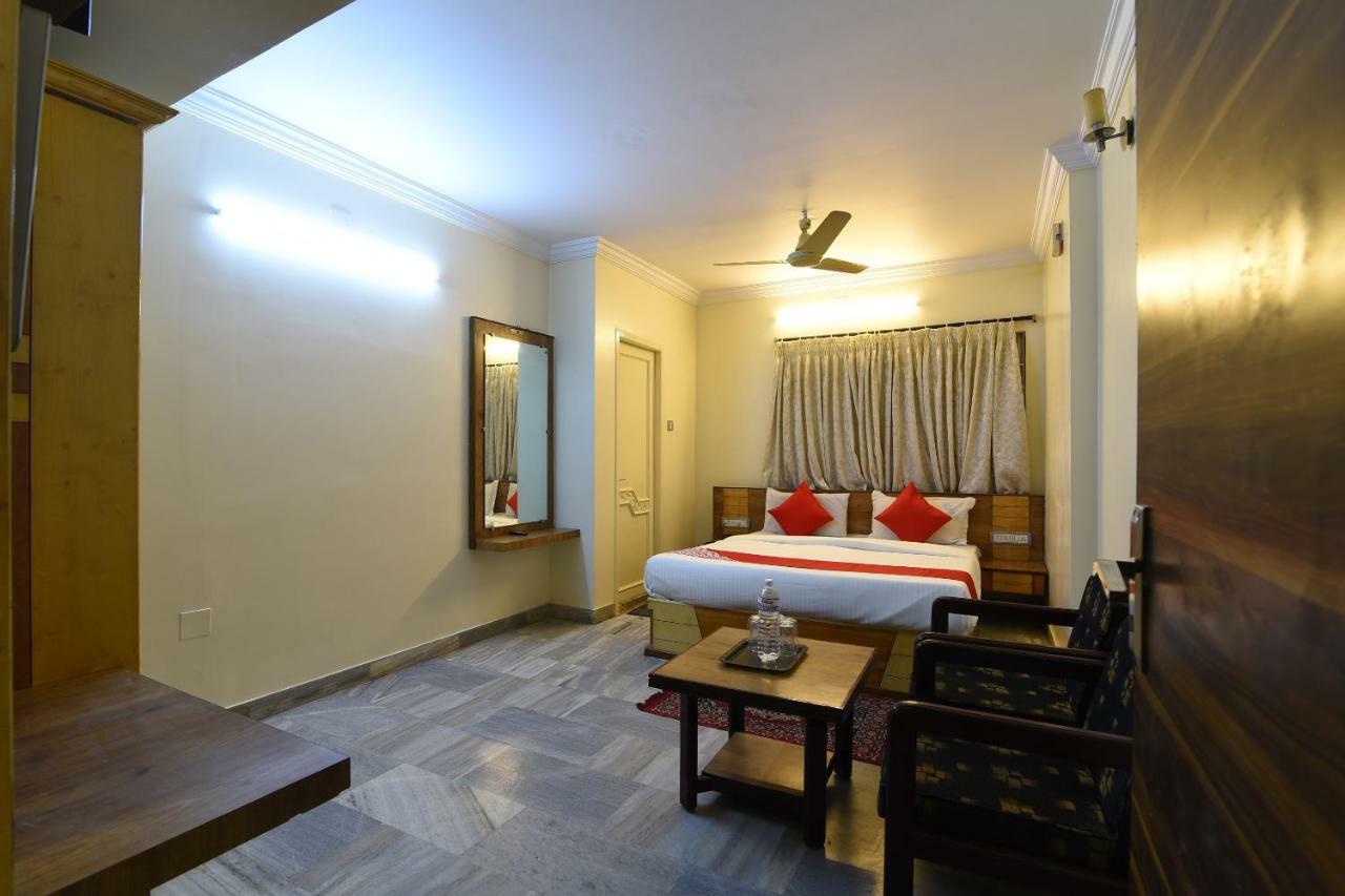 Oyo 29799 Hotel Abhiram Nellore Exterior photo