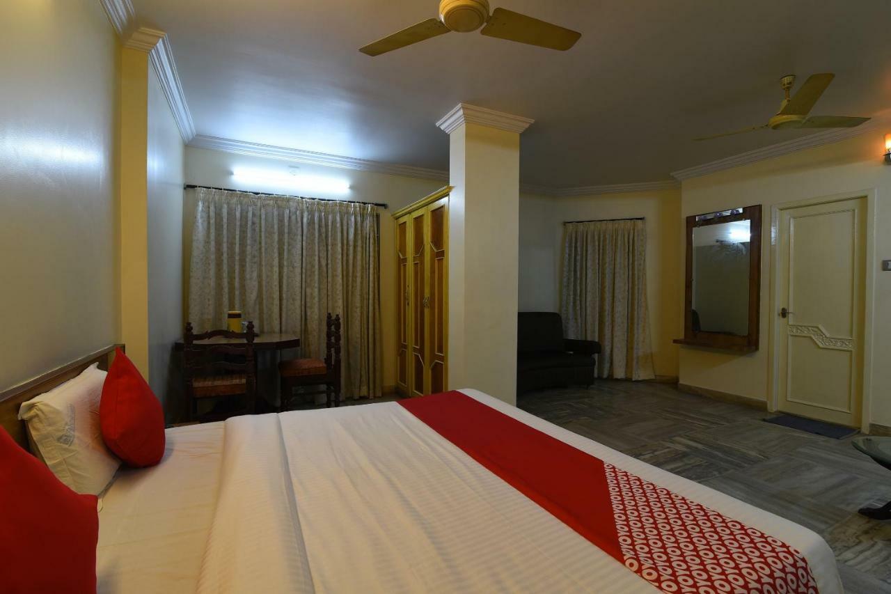 Oyo 29799 Hotel Abhiram Nellore Exterior photo