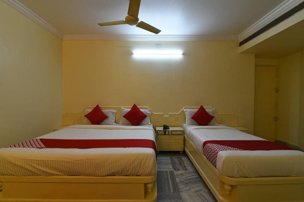 Oyo 29799 Hotel Abhiram Nellore Exterior photo