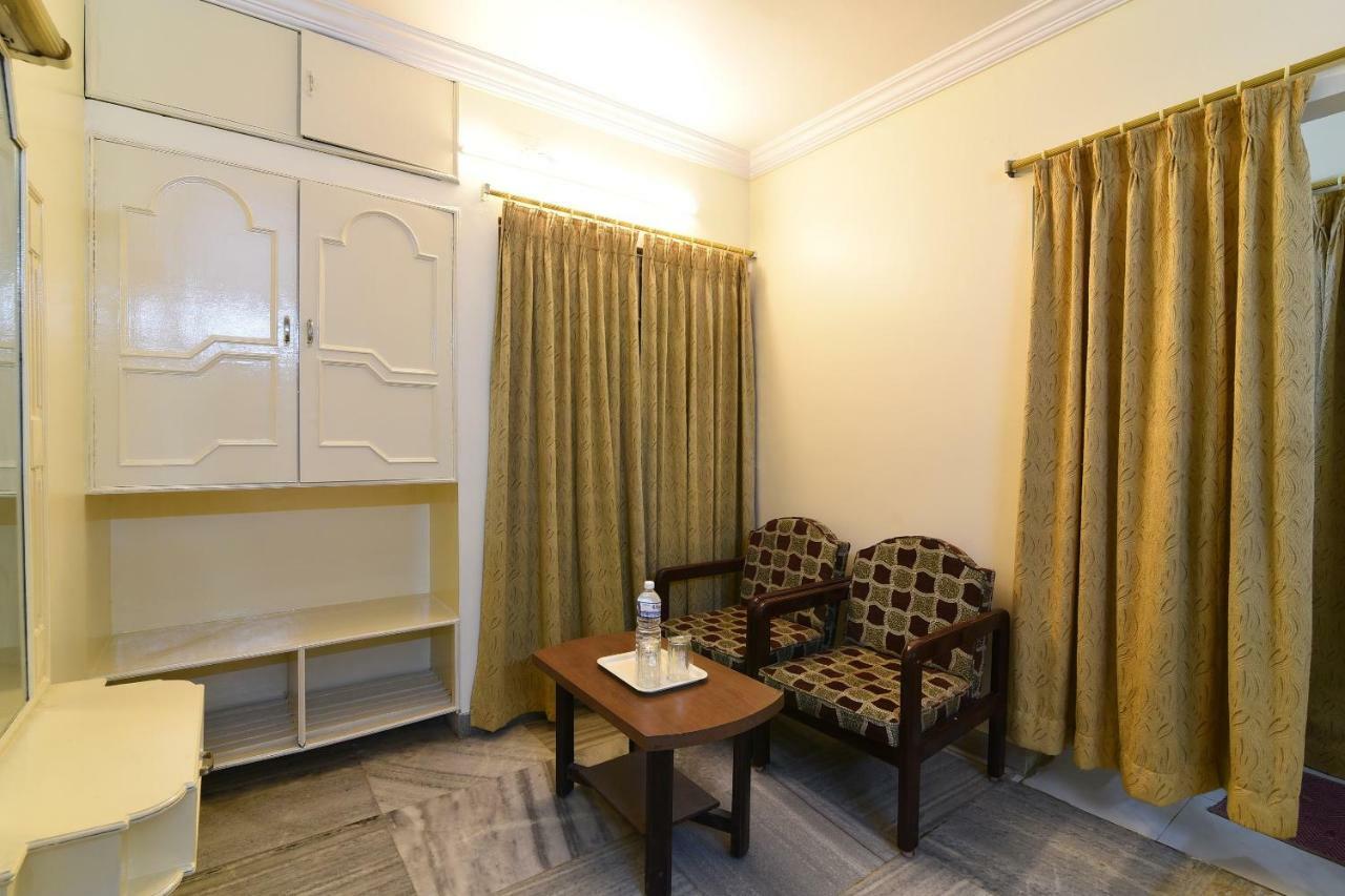 Oyo 29799 Hotel Abhiram Nellore Exterior photo