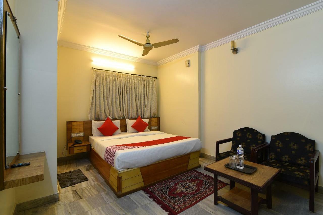 Oyo 29799 Hotel Abhiram Nellore Exterior photo