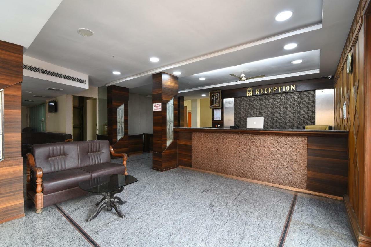 Oyo 29799 Hotel Abhiram Nellore Exterior photo