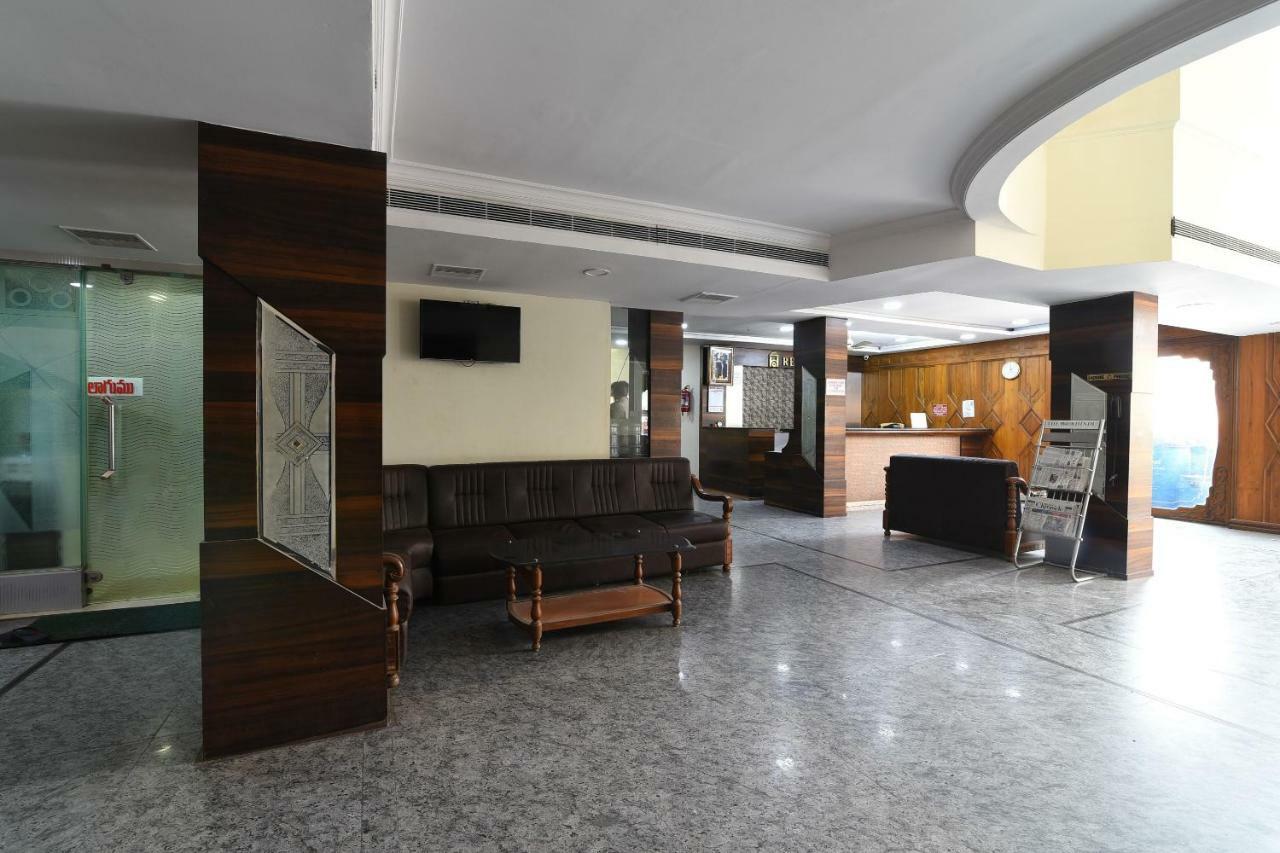 Oyo 29799 Hotel Abhiram Nellore Exterior photo